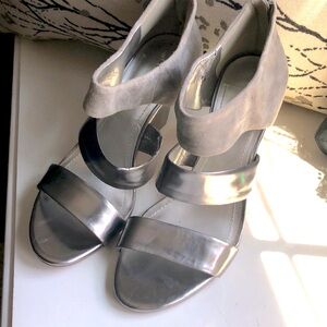 BCBG Orianthi sandal dress shoe grey leather suede & metallic silver straps
